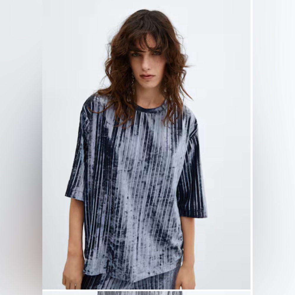 //NWT// Mango Velvet Tee